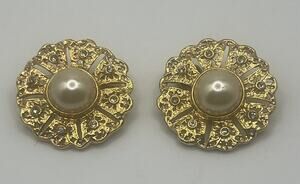 Vintage Gold Tone Detailed Round Clip On Costume Earrings w/ Faux Pearl Center